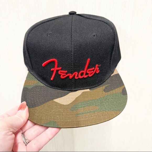 NWT Fender Black Hat Red Logo Camouflage Brim Flatbill SnapBack Hat, One Size - Picture 2 of 5